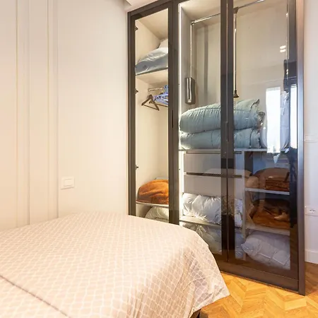 Center Fame House * 地拉那