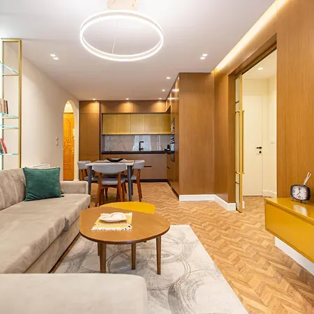 Center Fame House 公寓 *