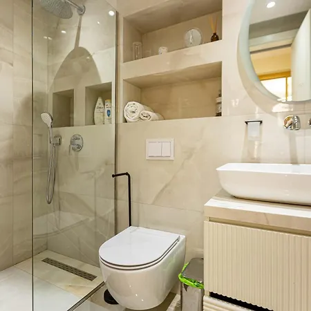 Center Fame House Apartman *