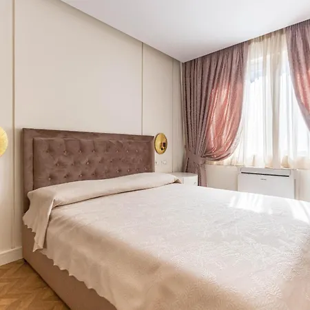 Center Fame House شقة تيرانا